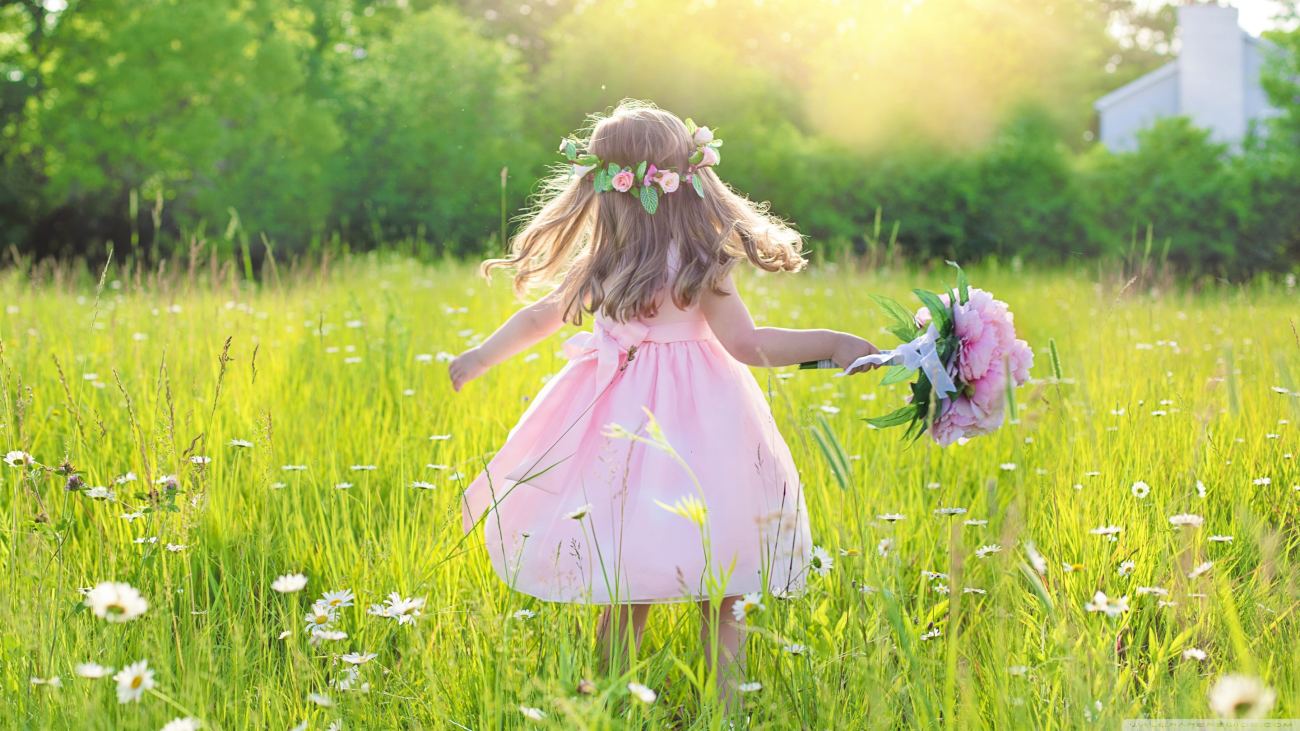 Adorable Little Girl Wallpaper