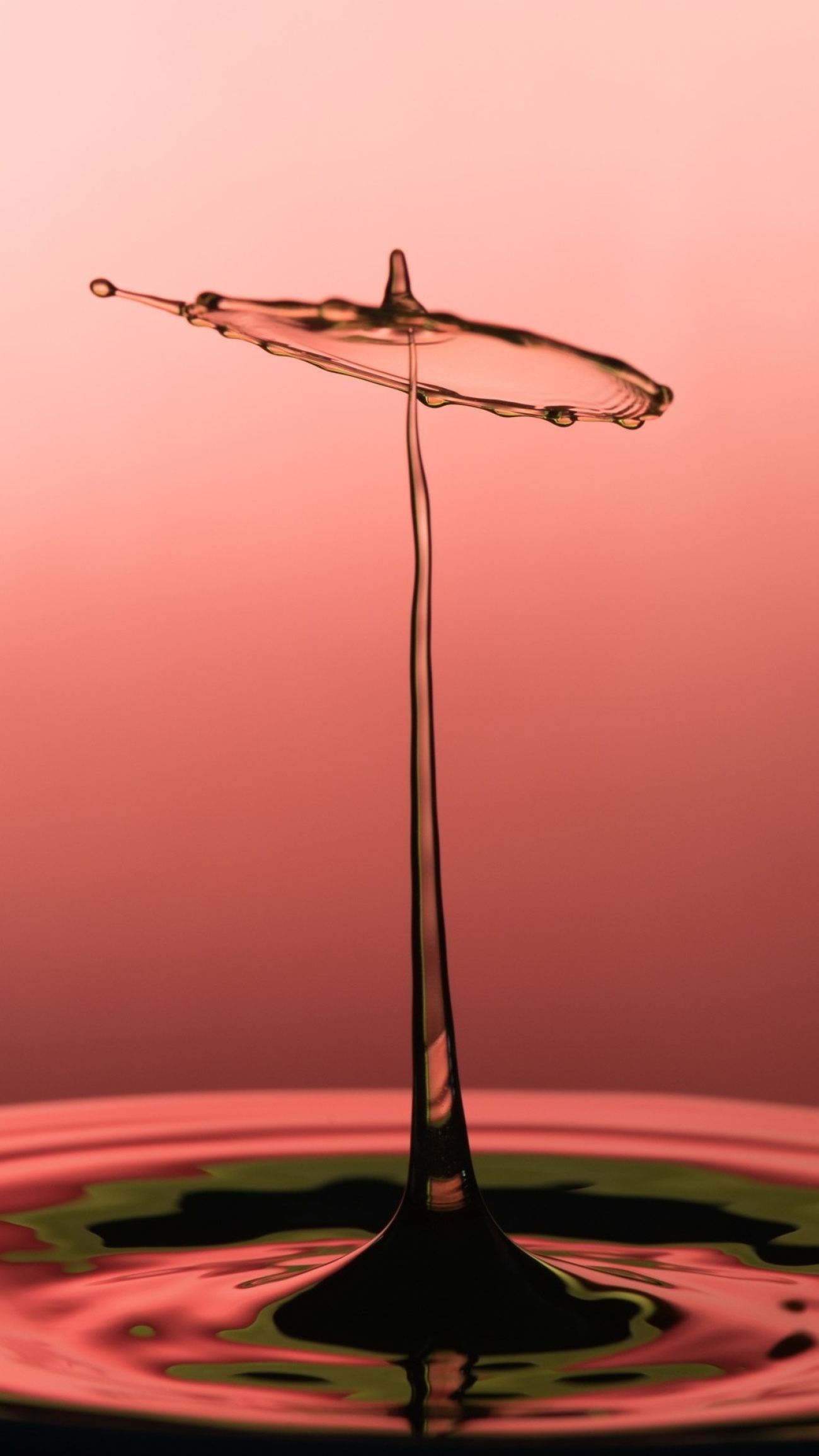 Arty Drop Wallpaper