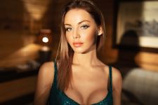 Girl Face Depth Looking At Viewer 4k